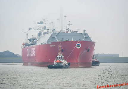 LNG-tanker Adamastos verlaat Eemshaven